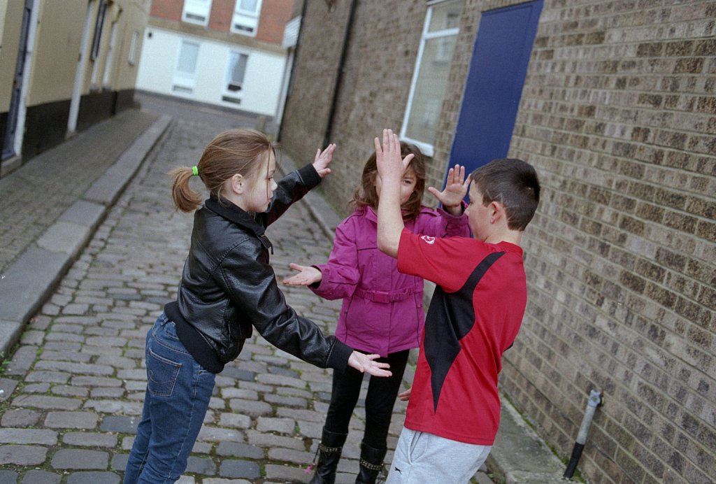 barber-children-playing-street02.jpg