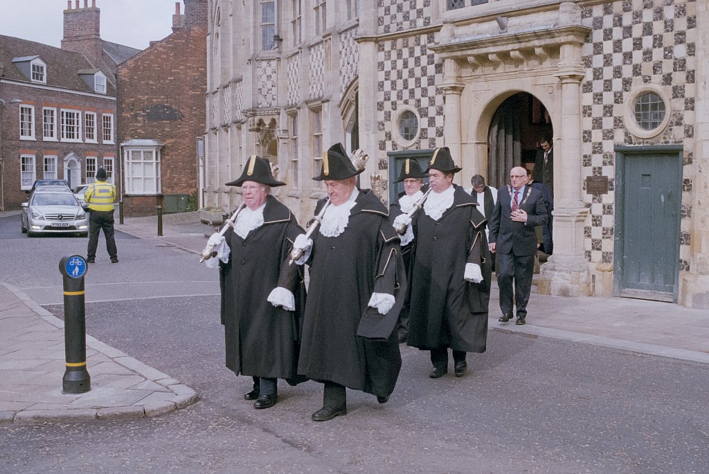 barber-judges-procession03.jpg