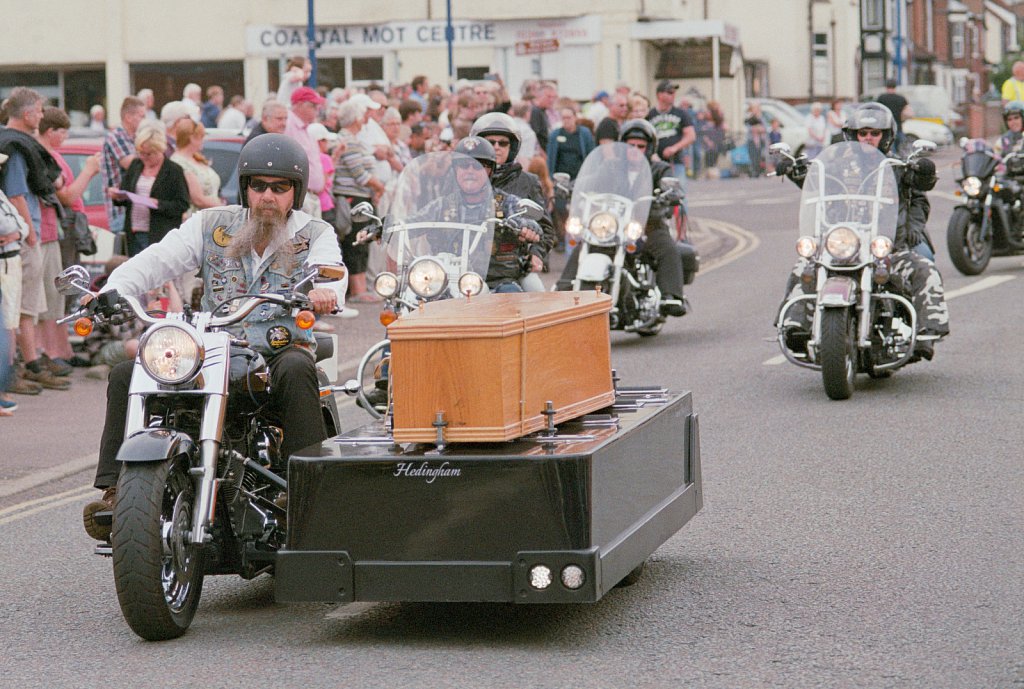 barber-biker-funeral-01.jpg