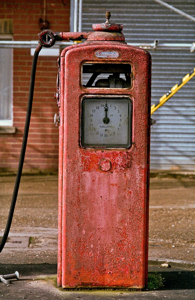 barber-old-petrol-pump01.jpg