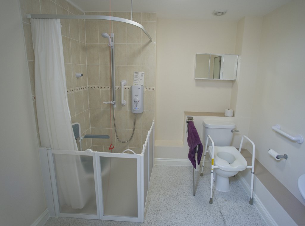 barber-disabled-toilet-bathroom02-1.jpg