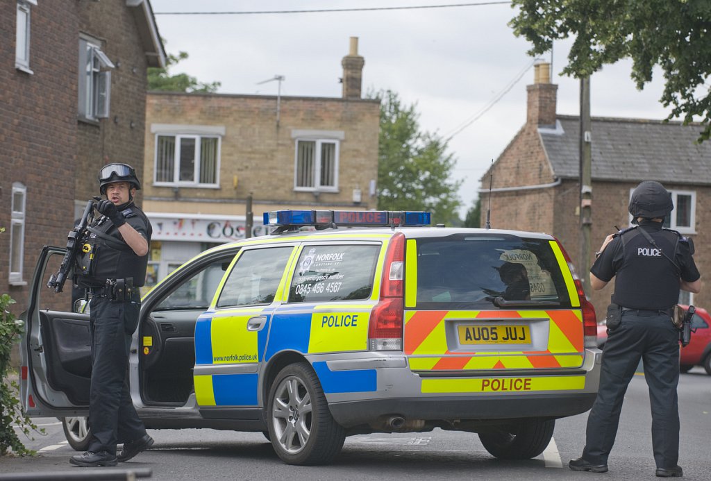 barber-armed-police02.jpg