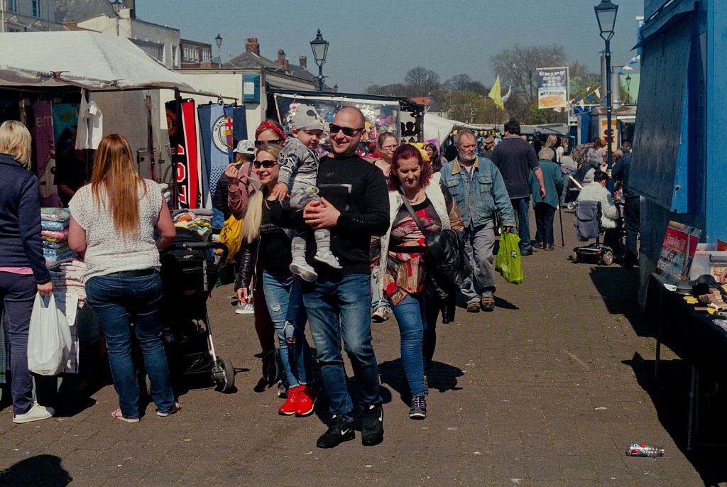 barber-great-yarmouth-shoppers-07.jpg