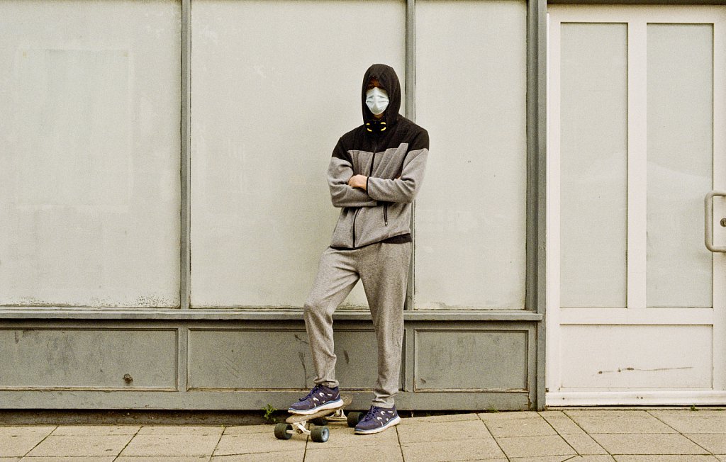 barber-masked-skateboarder-01.jpg