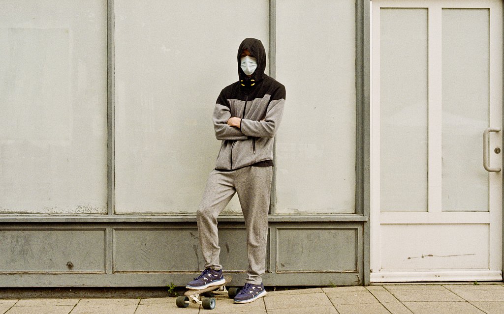 barber-masked-skateboarder-02.jpg