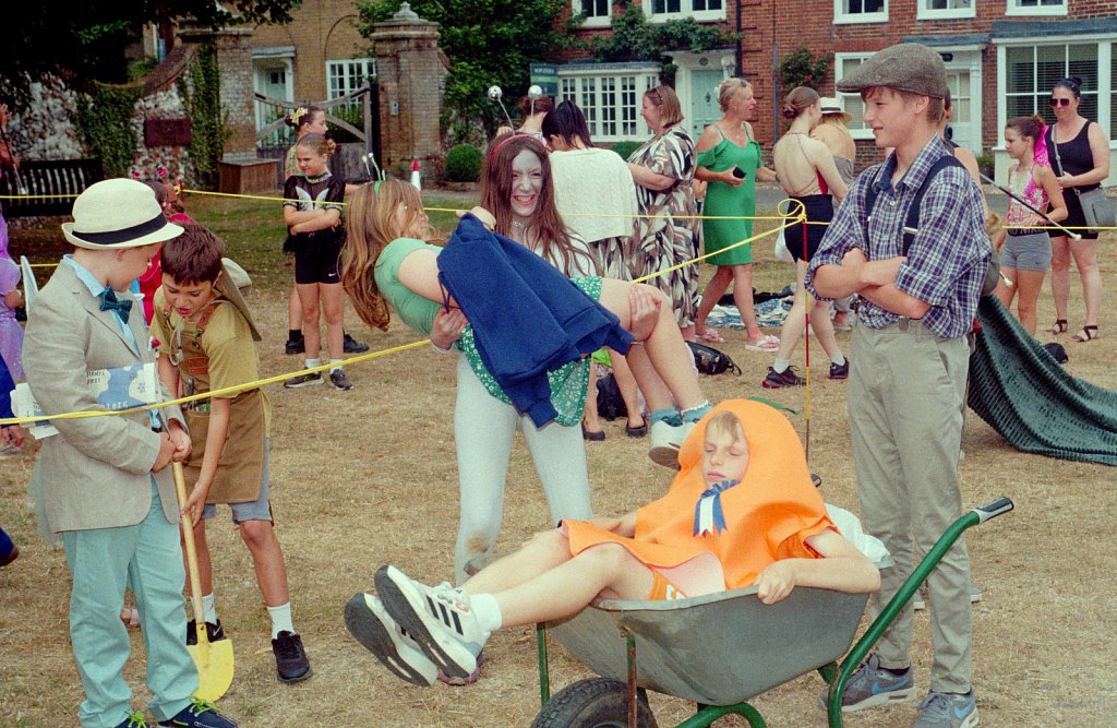 barber-burnham-market-carnival-05jpg.jpg
