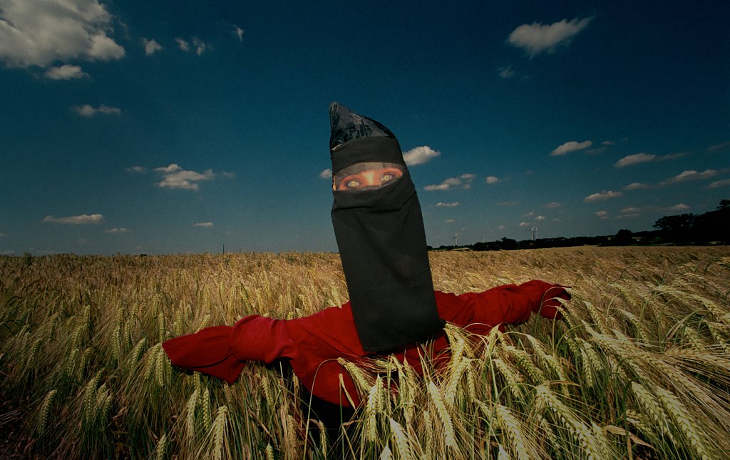 barber-niqab-scarecrow04.jpg